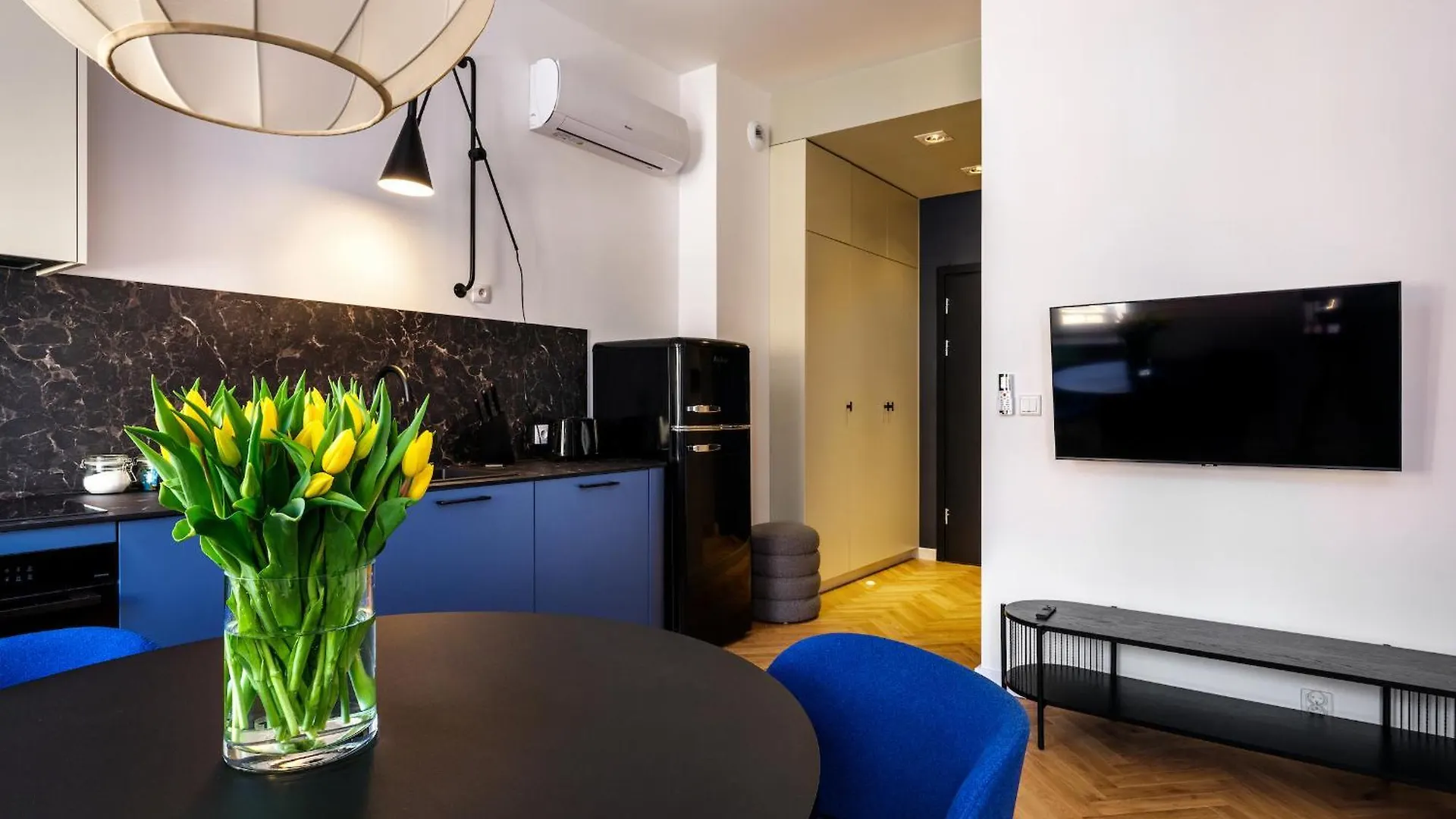 Tyzenhauz Apartments Siemiradzkiego Street contacts