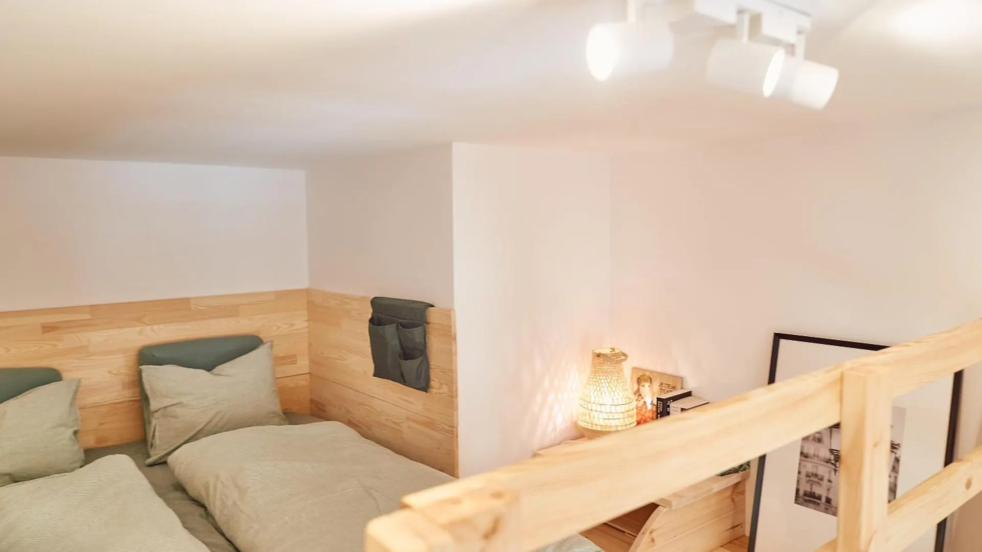 Tyzenhauz Apartments Siemiradzkiego Street Krakow 0*,  Poland